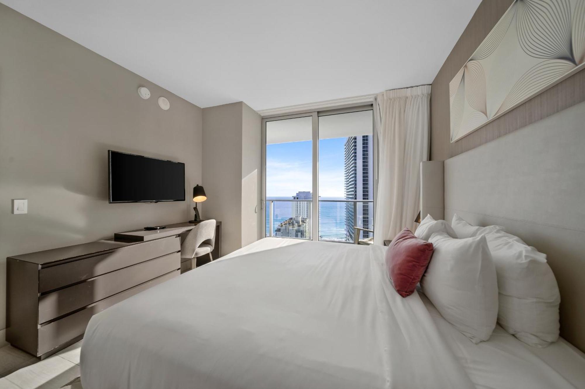 Wake Up To Ocean Views - Stunning 2bdr & 2ba Steps Away From The Ocean *