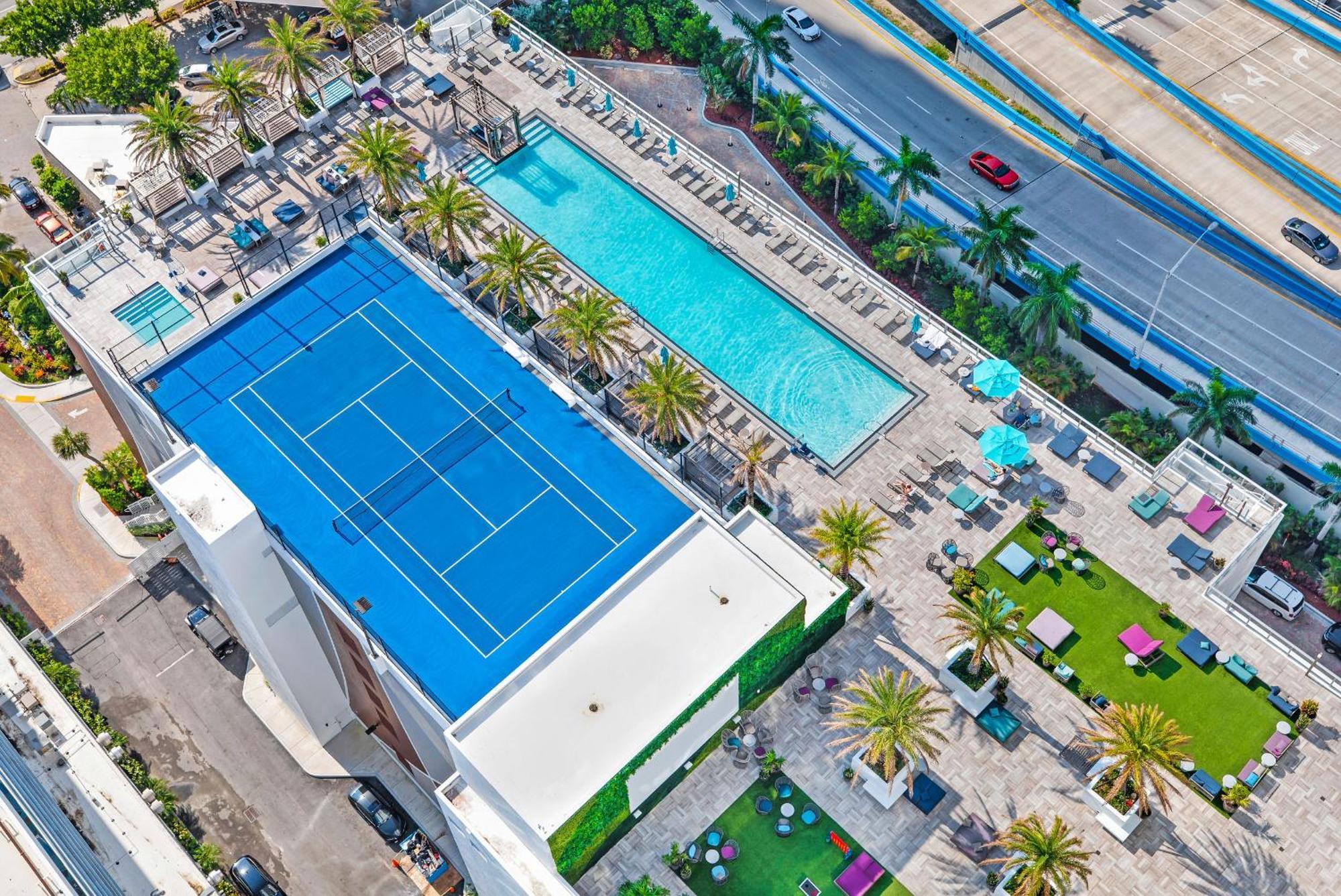 Wake Up To Ocean Views - Stunning 2bdr & 2ba Steps Away From The Ocean Apartment Hollywood