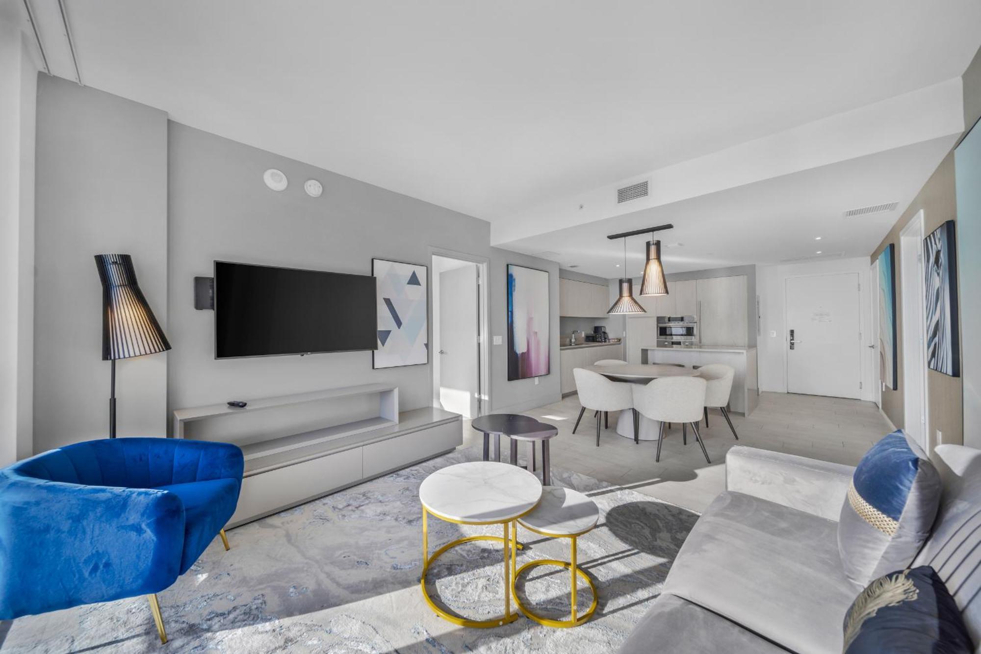 Wake Up To Ocean Views - Stunning 2bdr & 2ba Steps Away From The Ocean Hollywood