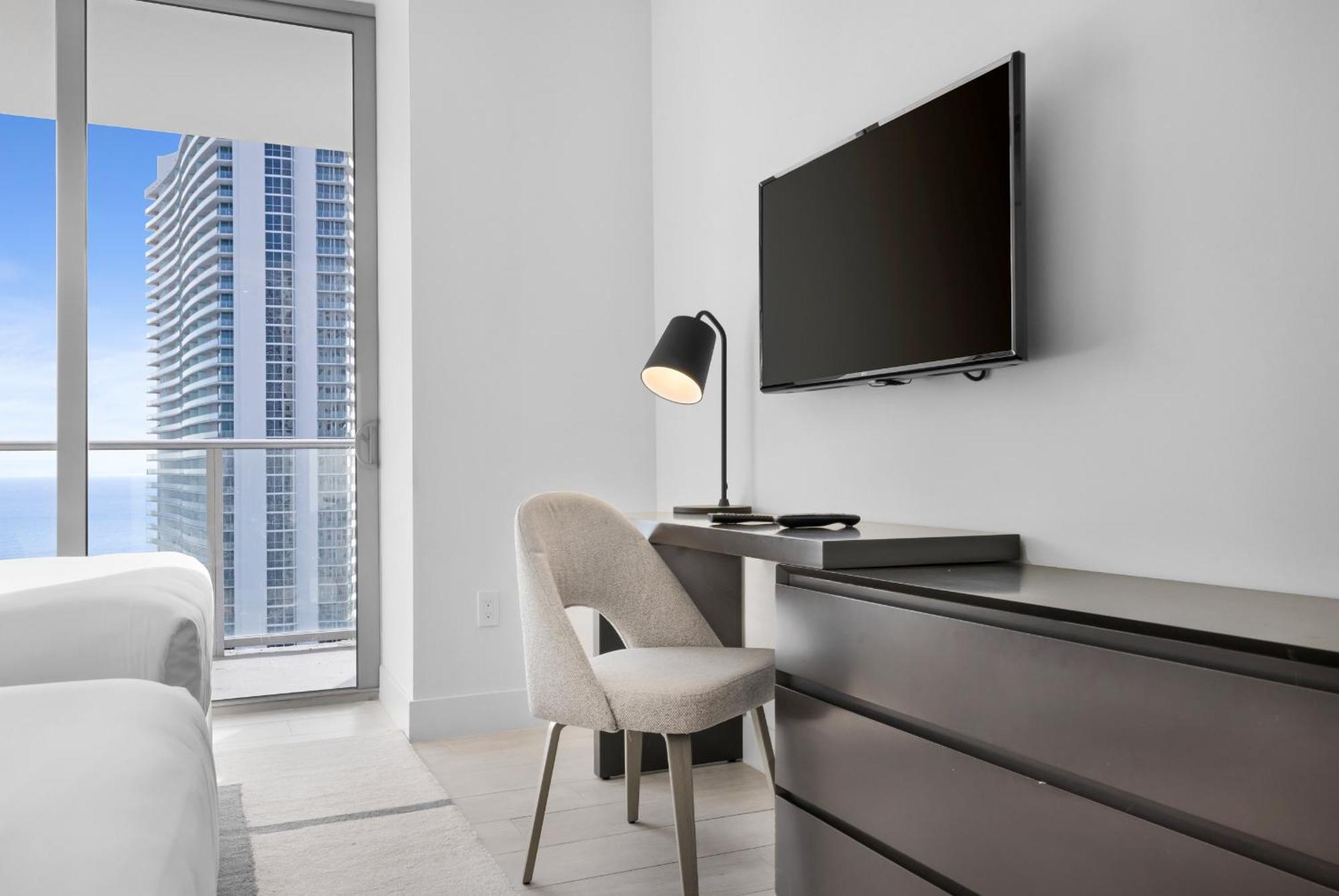 Wake Up To Ocean Views - Stunning 2bdr & 2ba Steps Away From The Ocean *