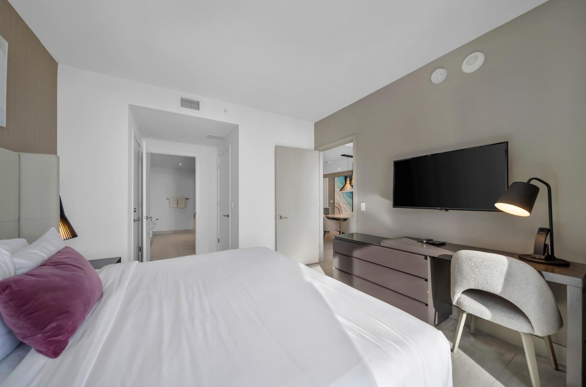 Wake Up To Ocean Views - Stunning 2bdr & 2ba Steps Away From The Ocean